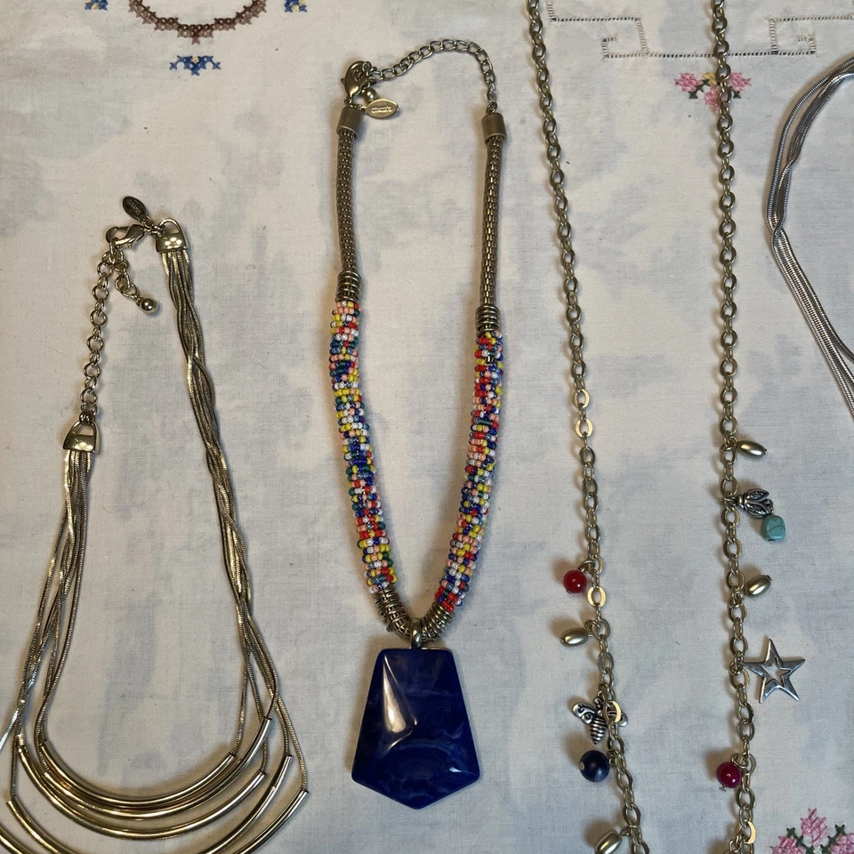 Lote de 4 Collares de Moda Chico's Cuentas Tono Plata Tono Dorado Varias Longitudes Foto 3 de 4