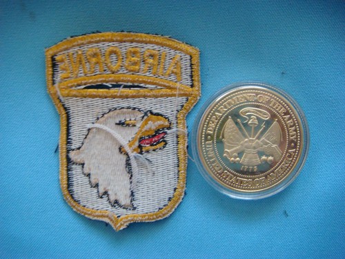 GRUPPE VON 2 US 101st AIRBORNE DIVISION ITEMS : CHALLENGE COIN + PATCH - Bild 2 von 2