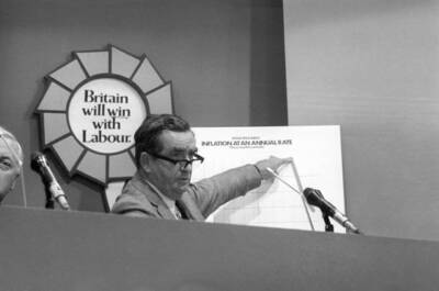 Politics Labour Party Election Campaign Chancellor of the 1974 OLD PHOTO