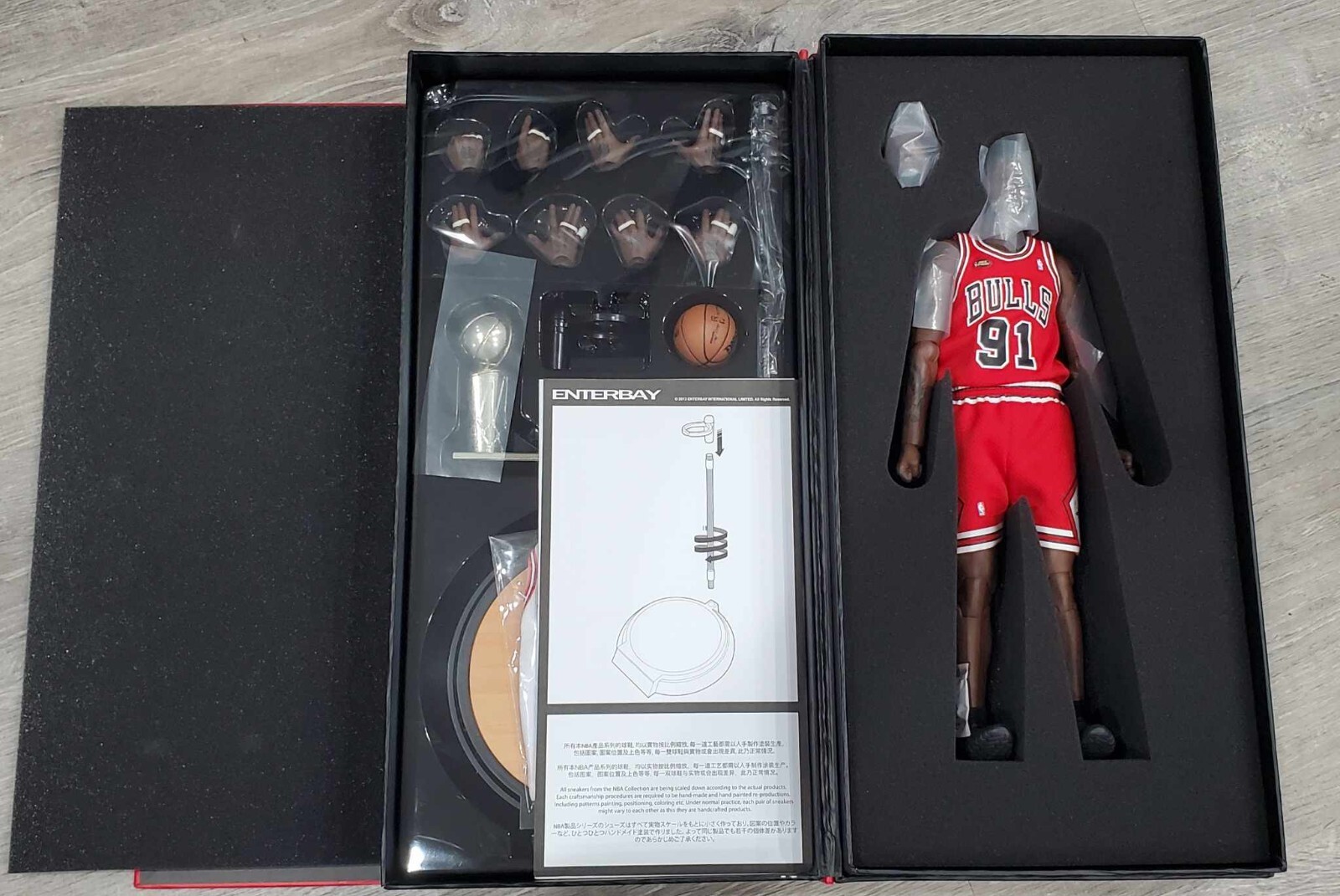 Enterbay Real Masterpieces 1/6 NBA Chicago Bulls Dennis Rodman Scale Figure