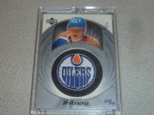 2004-2005 UD TRILOGY LEGEND CREST HONOR PATCH HOCKEY CARD AUTOGRAPH JARI KURRI 