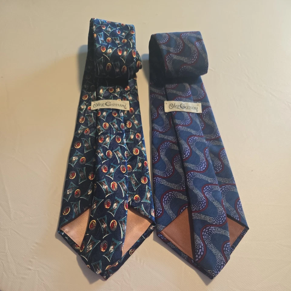 Lote de dos corbatas de cuello para hombre Oleg Cassini hechas en Estados Unidos. Buen estado. Foto 2 de 3