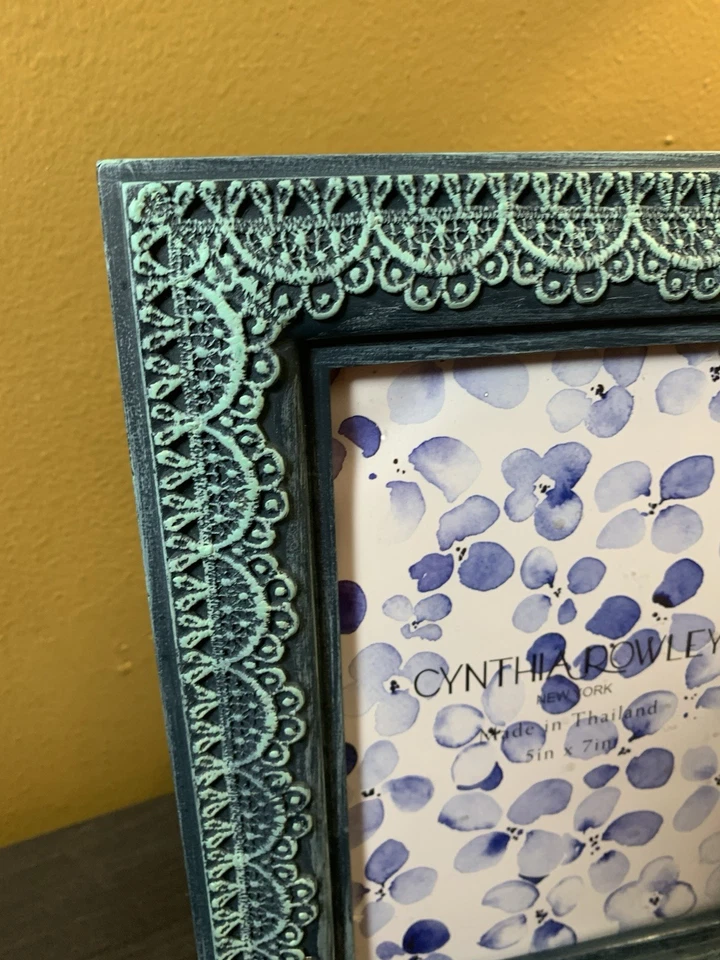 "Marco de fotos Cynthia Rowley New York efecto encaje verde ornamentado 5"" x 7""" Foto 3 de 4