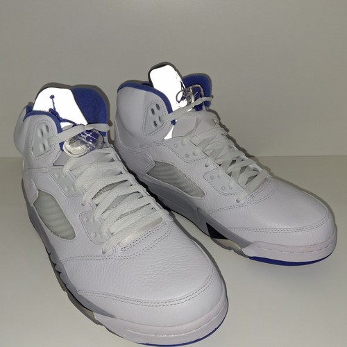 Taglia 9,5 UK Air Jordan 5 Retro White/Hyper Royal-Stealth (DD0587 140) Nuovo con scatola - Foto 2 di 9
