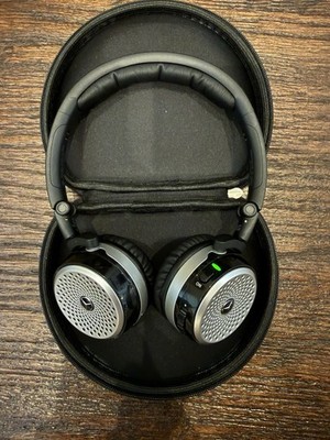 Mercedes-Benz OEM AKG P104 Wireless Headphones – Tested & Working