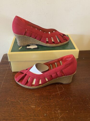 Annie’s Odessa Red Linen Wedges Sandals Cut Out Women’s Size 8 20571 New In Box