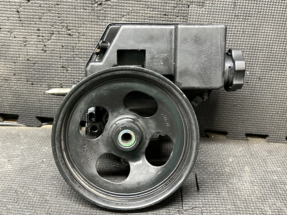 Bomba de dirección asistida GMC Canyon 2,8 L 2004 2005 2006 2007 2008 2009 2010 2011 2012 Foto 2 de 4