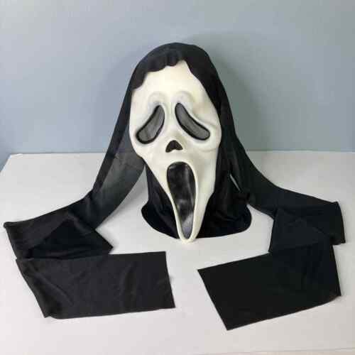 Hooded Dripping Bleeding Ghost Face® Mask from SCREAM - Cappel's