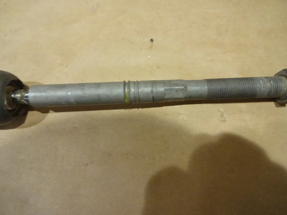 Lamborghini Huracan LP580, LP610 - Junta de rótula de varilla de amarre interior OEM usada Foto 4 de 4