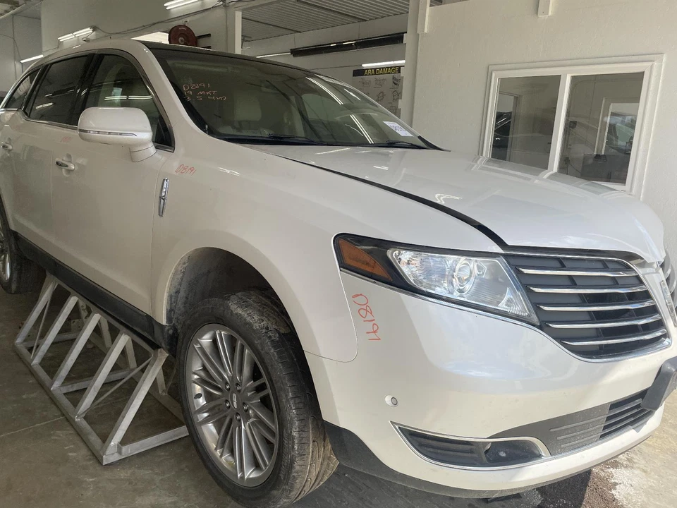 Used Front Right Seat Belt Front fits: 2019 Lincoln Mkt bucket passenger retract - Image 4 of 4