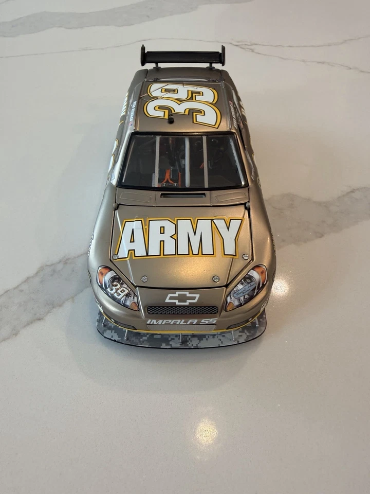 Coche diecast Ryan Newman White Gold Elite 2009 Army Stewart Haas 1:24 NASCAR Foto 4 de 4