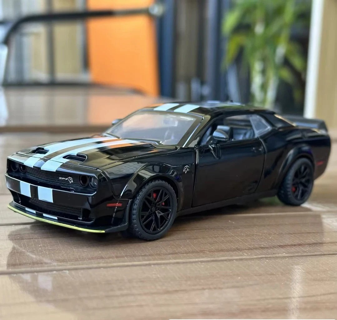 1:32 SRT Hellcat Diecast Car Alloy Model - Sound Light Toy Gift