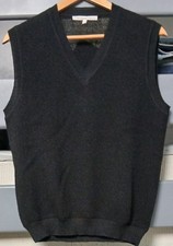 MENS ALPACA COLLECTION BLACK V-NECK SLEEVELESS JUMPER. SIZE S