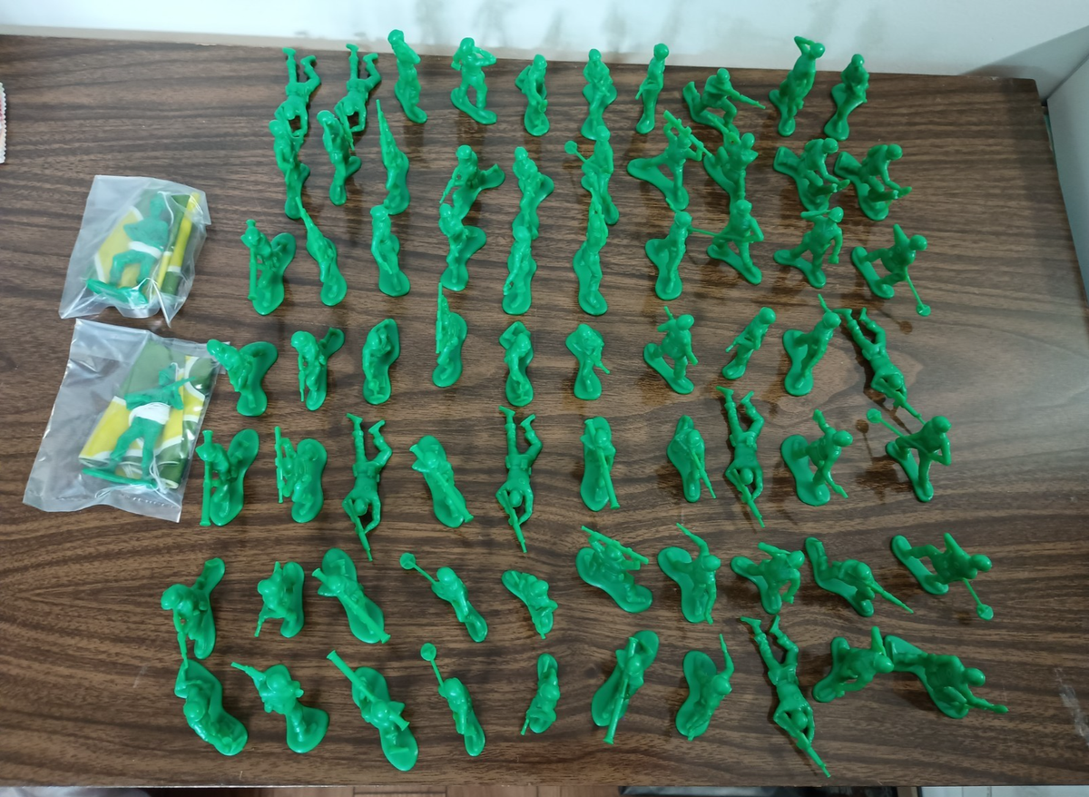 Toy Story Bucket O Soldiers 72 Green Army Men Thinkway Disney