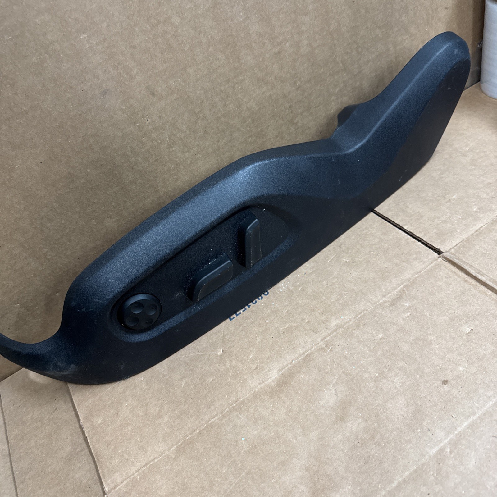 2008 2012 2014 2015 AUDI R8 COUPE Front LEFT Driver SEAT Switch TRIM Panel 1225