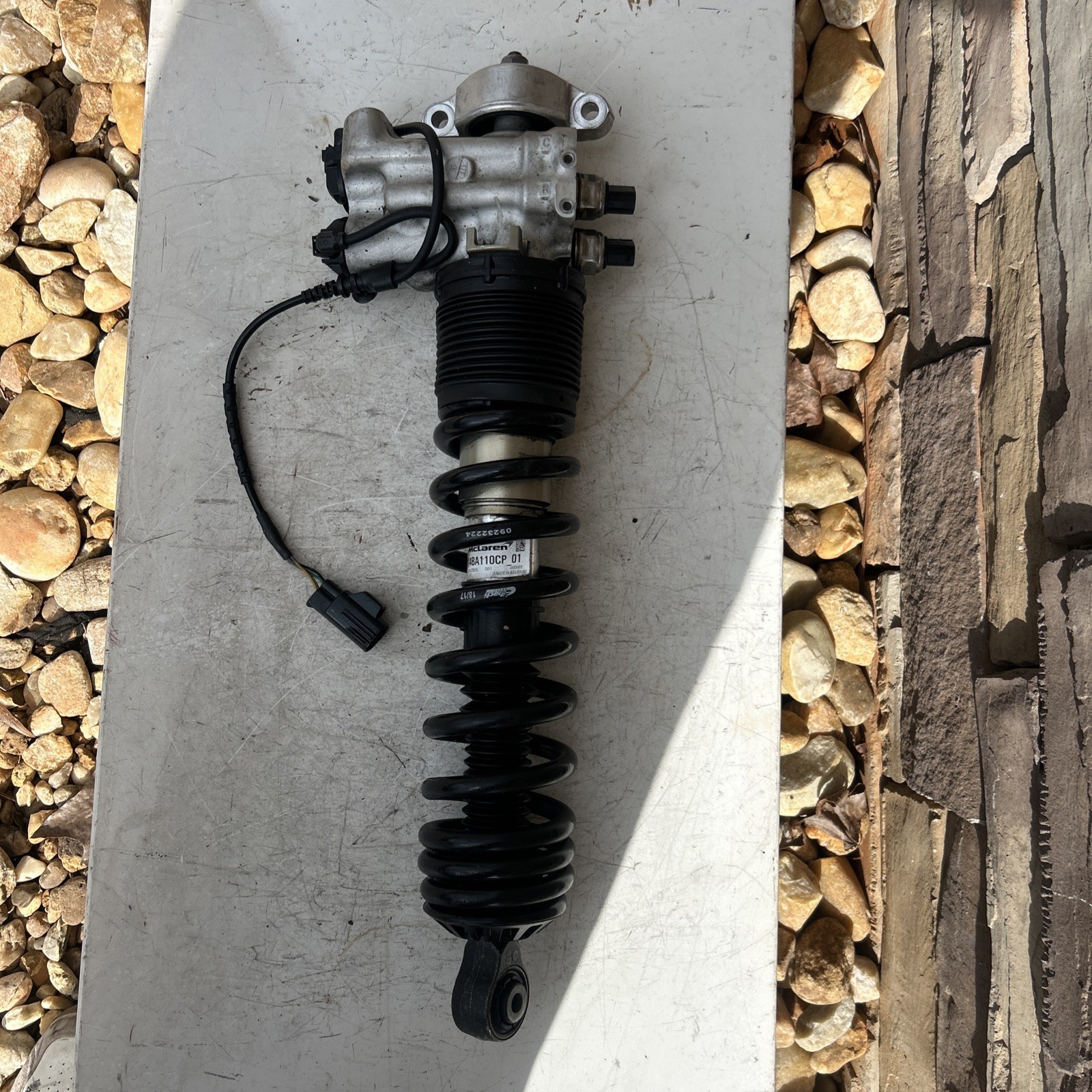 Mclaren 720s Front RH Right Strut LIFTING + WIRE  14BA110CP  01711C31