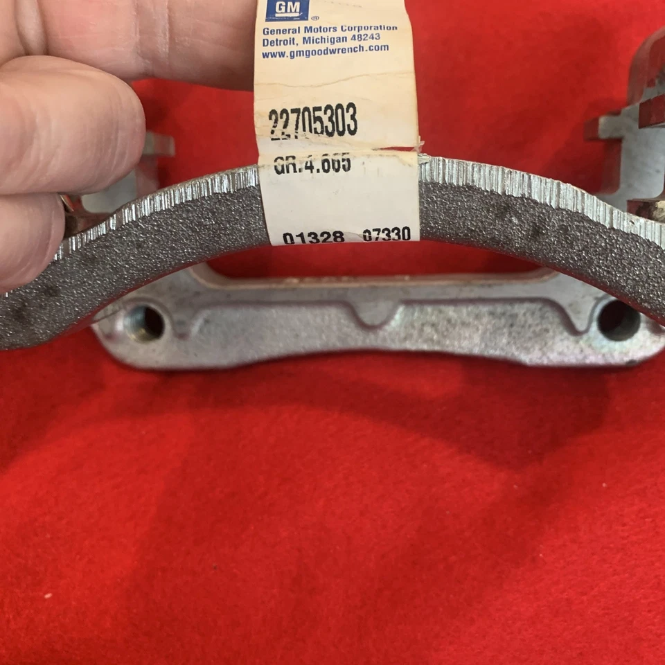 Подлинный кронштейн суппорта переднего тормоза GM Pontiac G6 & Chevy Classic HHR - Изображение 2 из 4