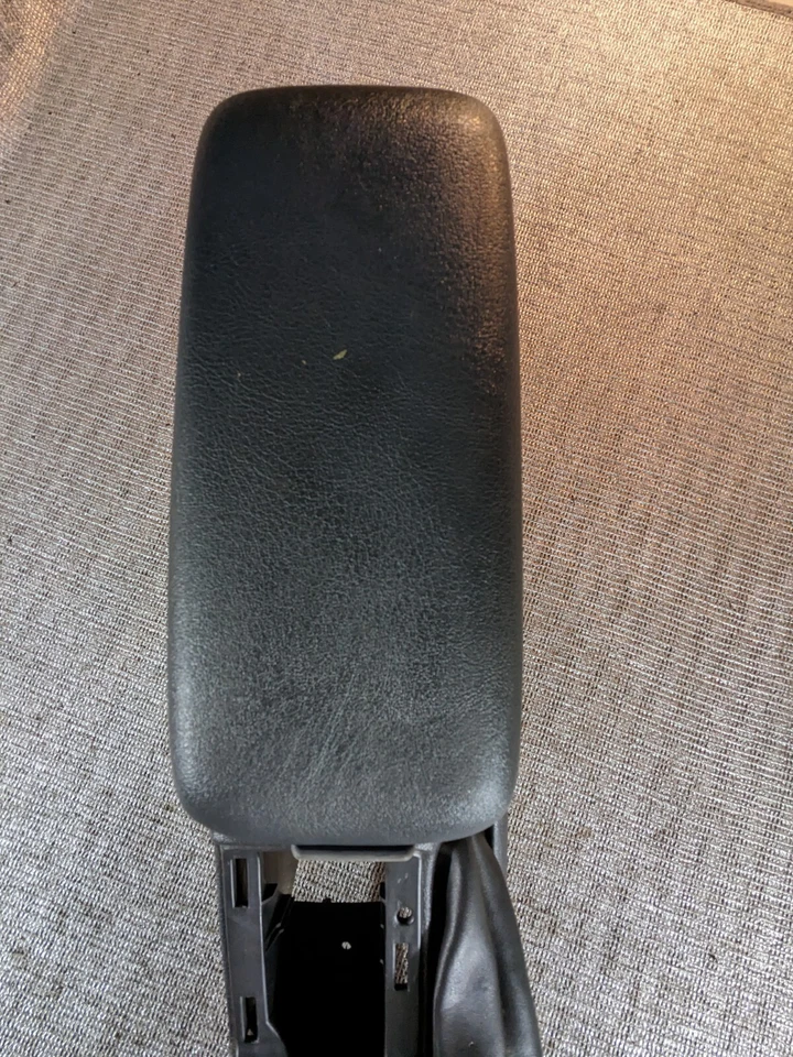 Автоматическая центральная напольная консоль Chevrolet Cavalier 2001 - Изображение 4 из 4