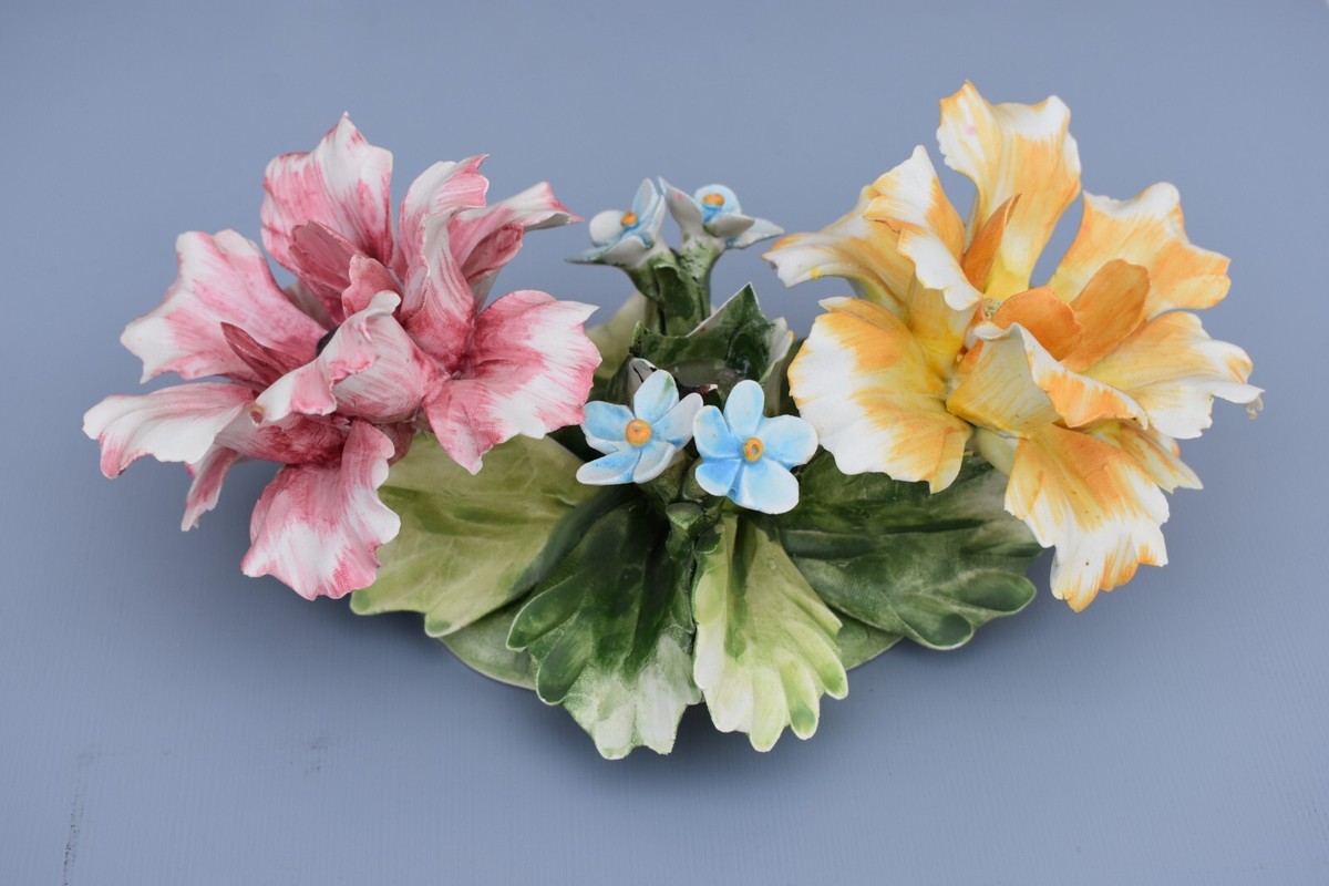Vintage Italian Porcelain Capodimonte Tabletop Flowers Collectible