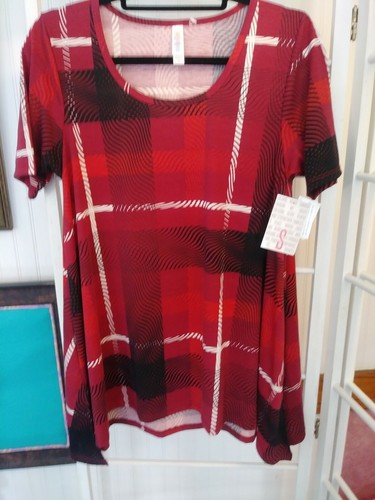 New LuLaRoe 2.0 Perfect T Shirt Small 