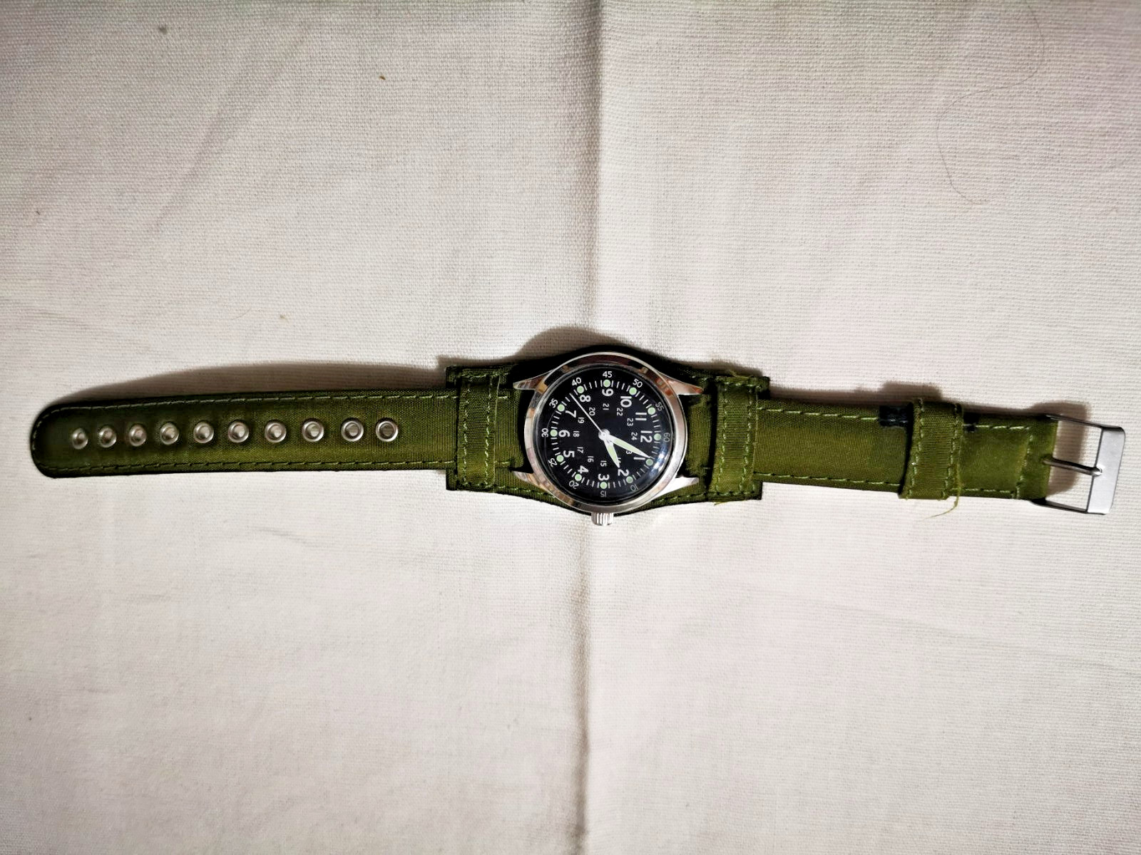RELOJ DE PULSERA VERDE PULSERA RIGIDA DE TELA NUEVO A ESTRENAR COLECCIONISTAS