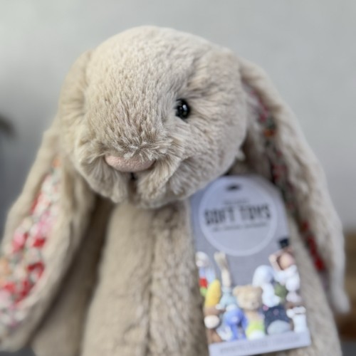Jellycat Mediano Tímido Beige Posy Blossom Bunny - Beige Conejo Orejas Florales 12” - Imagen 4 de 13