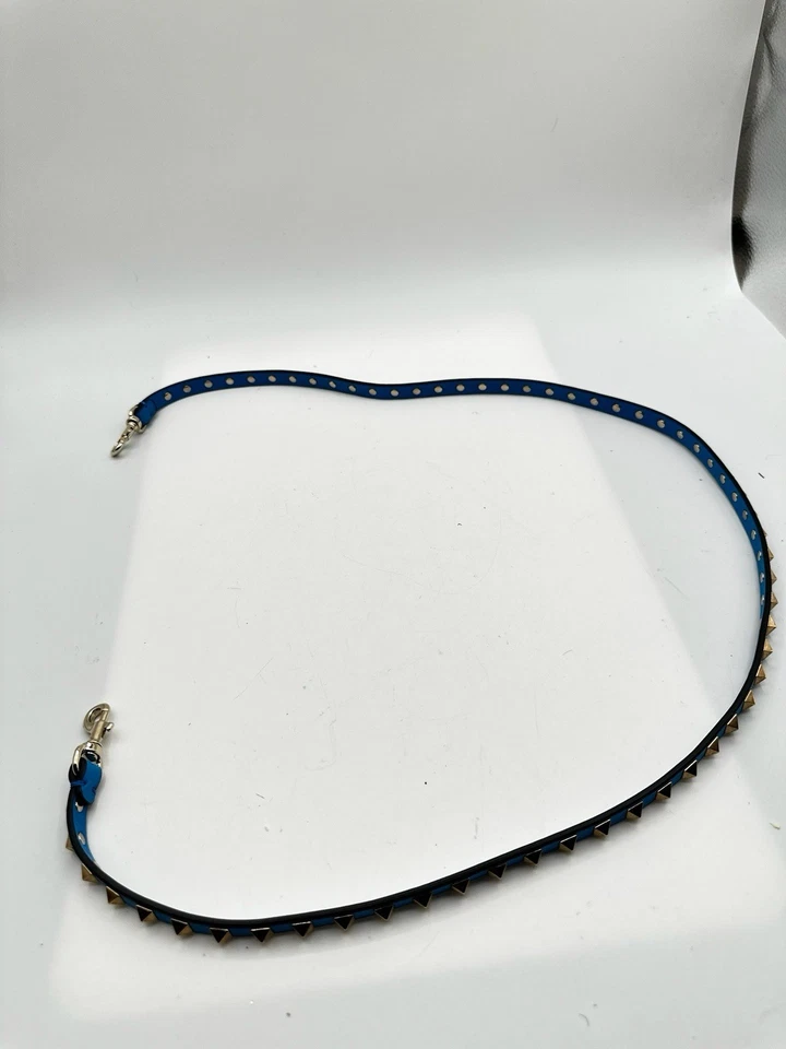 CORREA DE REPUESTO VALENTINO GARAVANI CUERO AZUL TACHONADO Foto 2 de 4