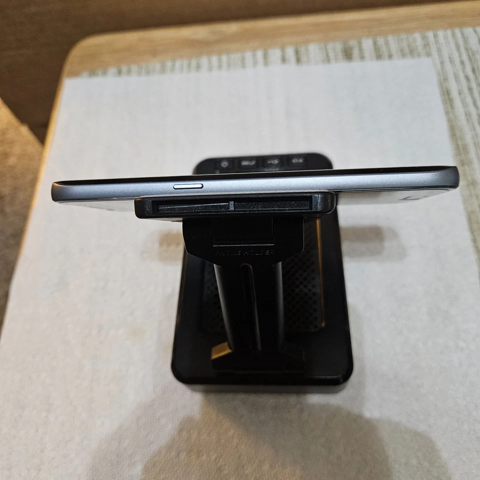 Samsung SM-G930A Galaxy S7 Network locked/AT&T Smartphone 32gb Black - Image 4 of 4