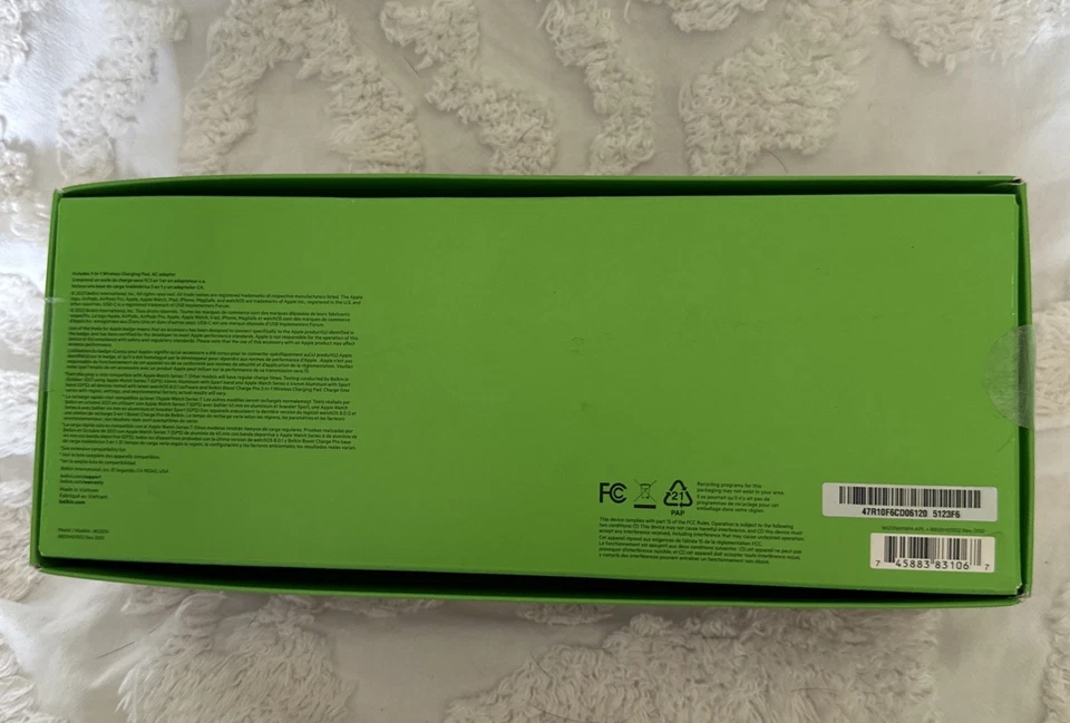 Almohadilla de carga inalámbrica Belkin Boost Charge Pro 3 en 1 con MagSafe Foto 2 de 4