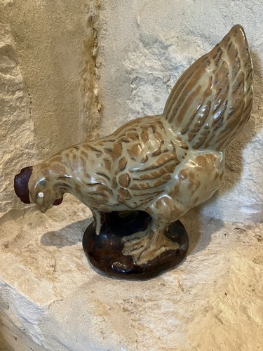 Beautiful rustic Pottery painted hen. 9” X 8” Farm Charm !