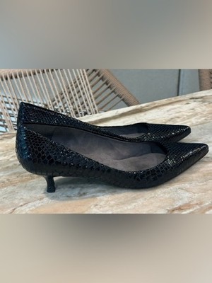 Women s STUART WEITZMAN Black snakeskin embossed kitten heel pumps- Size 6