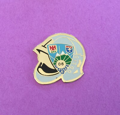 PIN'S PIN HELM FEUERWEHR D.D.S.I.S 06 FEUERWEHRLEITUNG 