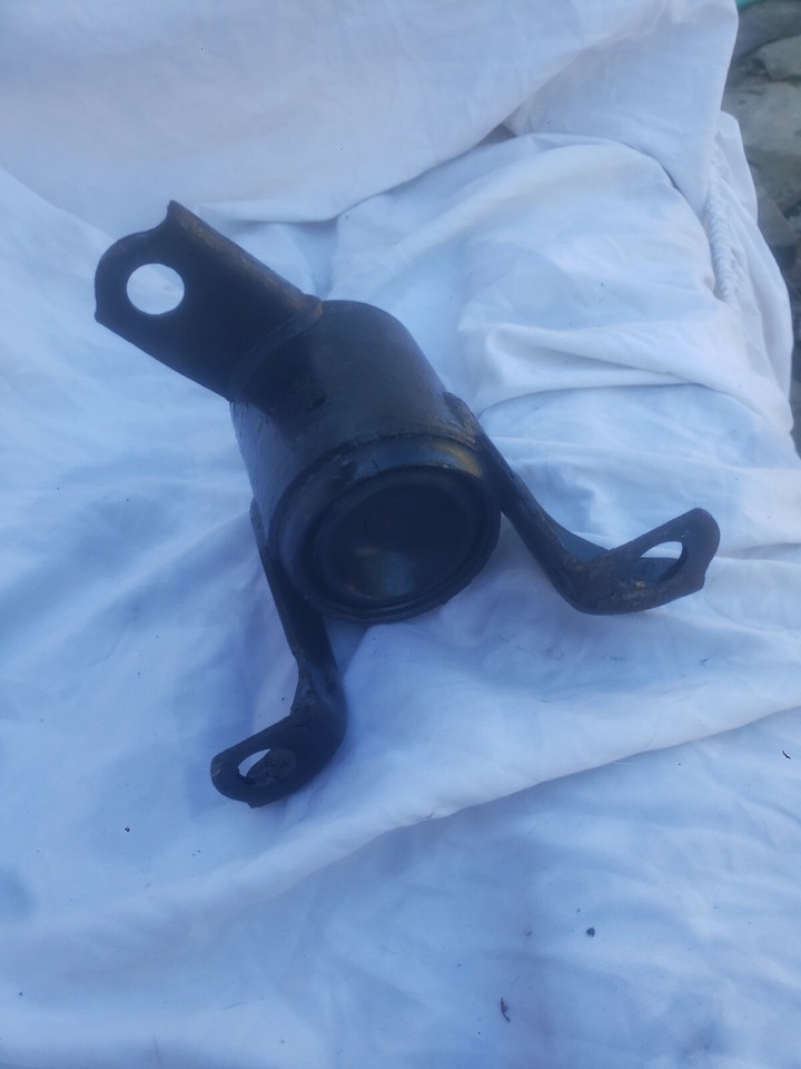 2014 Ford Fiesta Front Right RH Passenger Side Motor Mount Torque Strut