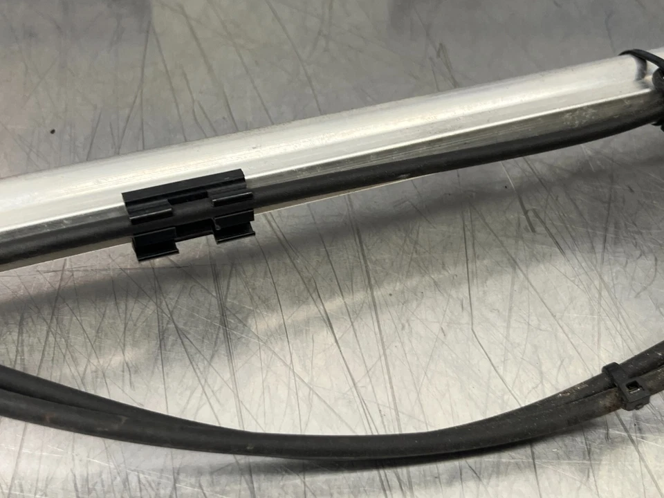 2008 Bmw 650i Tonneau 盖液压升降缸 - 乘客右 - E64 - 152k — 第 4/4 张图片