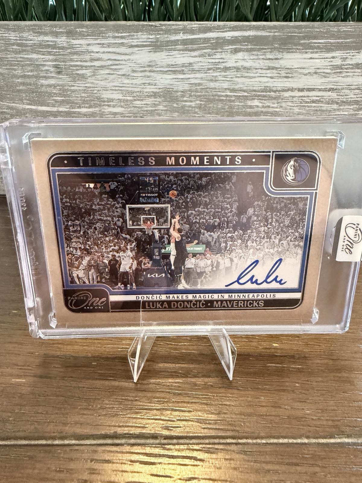 Panini One and One Timeless Moments Autograph Luka Dončić Mavericks TMA-LUK 202…
