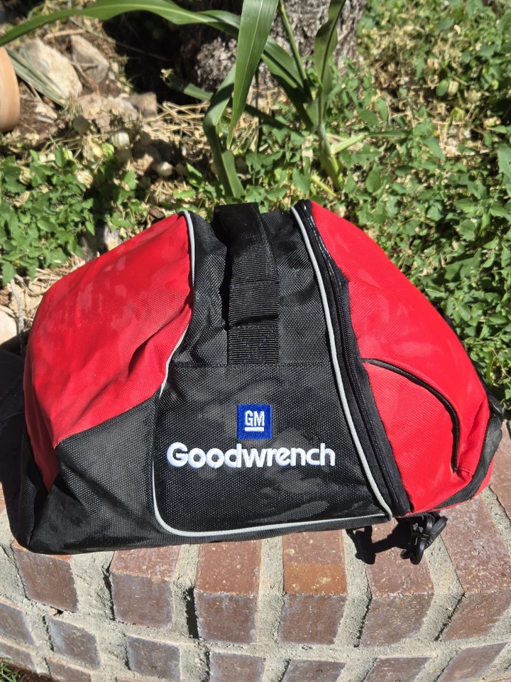 Спортивная сумка Kevin Harvick с солнцезащитными очками Kevin Harvick - Изображение 2 из 3