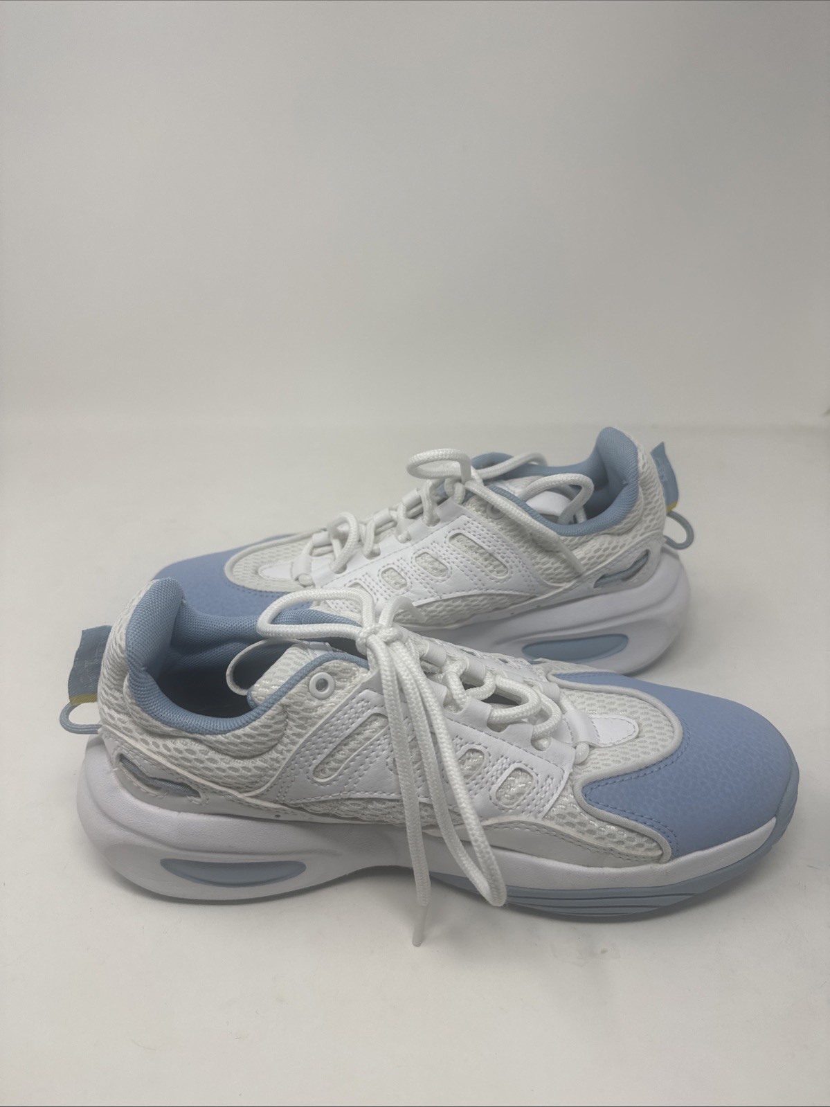 Reebok Solution  White  Blue Basketball Shoes Mens Size 4.5 thumbnail 5