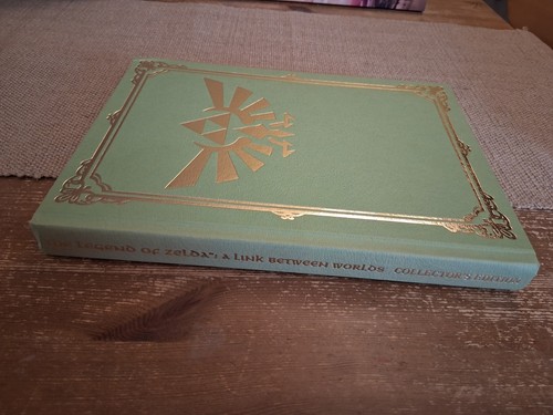 The Legend of Zelda a Link Between Worlds Official Guide Book Collectors - Picture 2 of 5