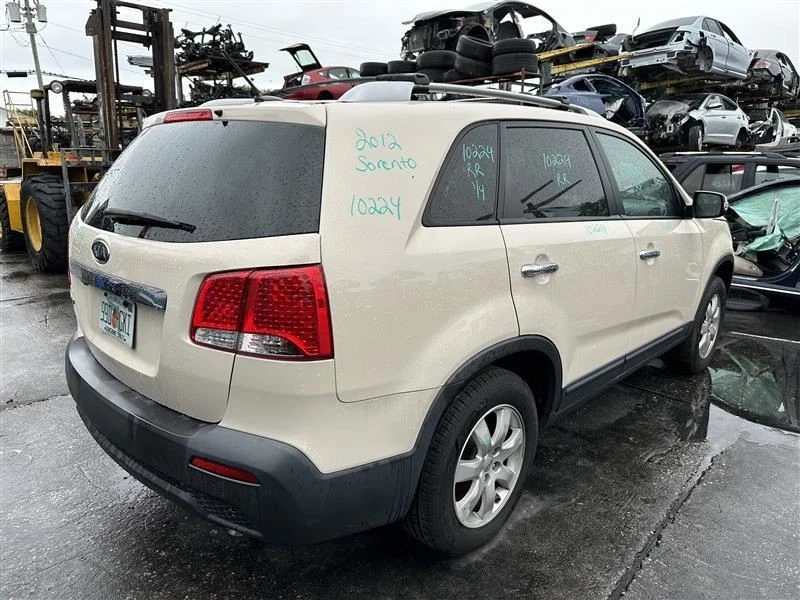 Rocker Panel Molding Passenger Right Side 2011 12 13 14 15 Kia Sorento - Image 3 of 4