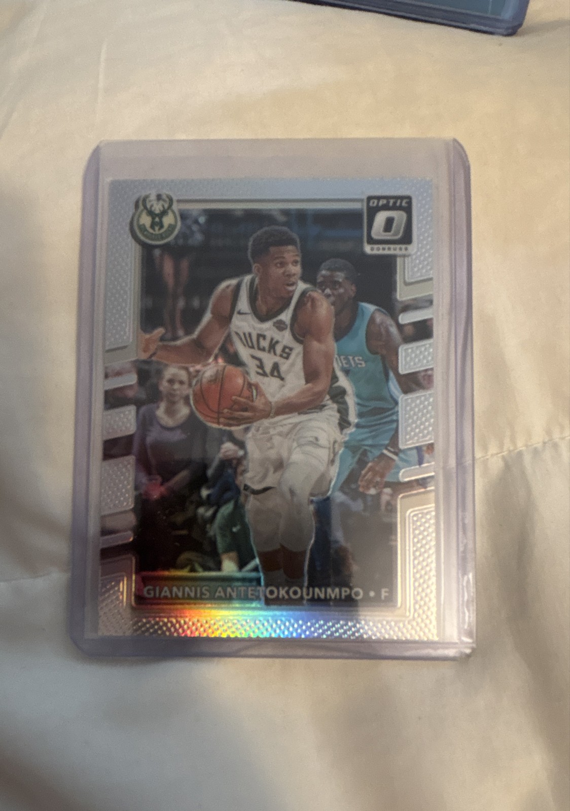 2017-18 Panini Donruss Optic - Giannis Antetokounmpo #81 Holo Prizm