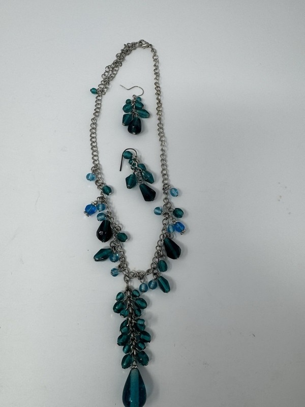 Vintage Blue/teal Necklace/Earring Set Costume Jewelry Glass Beads
