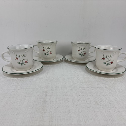 Pfaltzgraff “Winterberry” Coffee Cup Mug & Saucer Set Of 4 Christmas Holiday