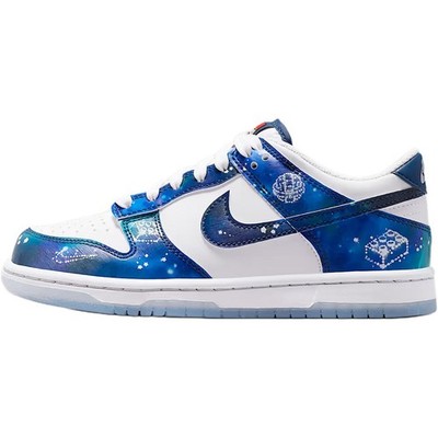 絵本・児童書 NIKE DUNK LOW SE 28cm Nike Dunk Low x LEGO® Collection Big Kids' Shoes IM1448-100 Size