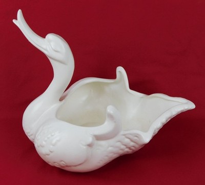 1961 Hull Pottery CAPRI WHITE SWAN PLANTER 23 Large 9'' x 11'' Ohio USA 1