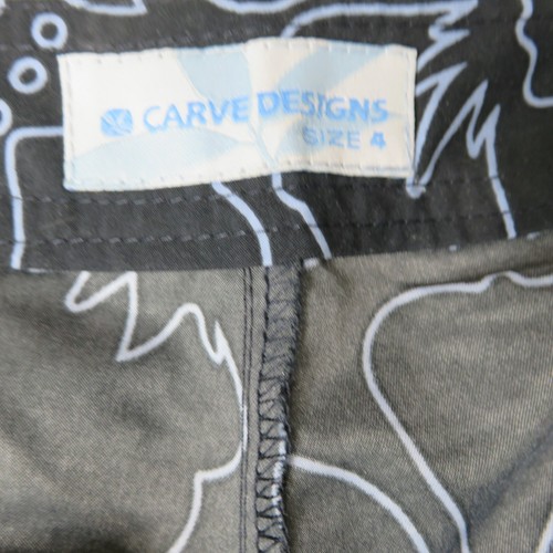 Carve Designs Lightweight Swim Pants Crop Size 4 Black Blue Tropical Modest - Picture 9 of 11