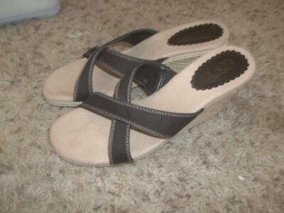 Lovely ANN TAYLOR LOFT Black Slides Sandals SIze 6 M