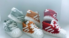  BABY SNEAKER, SCHUHE, TURNSCHUHE, BOOTIES GEHÄKELT, KLEIDUNG, GOLD, ROT, GRAU