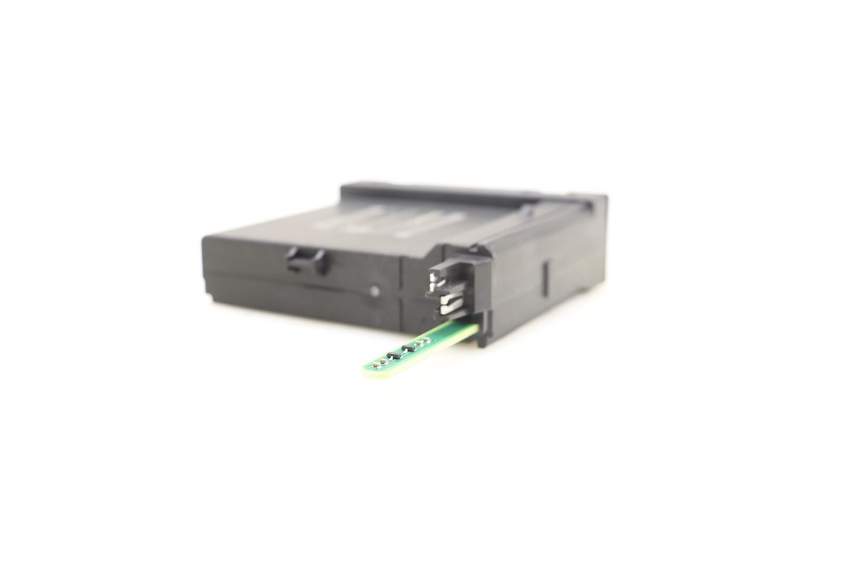 NEW OEM Volvo Front Right Door Control Module 31674757 Volvo XC40