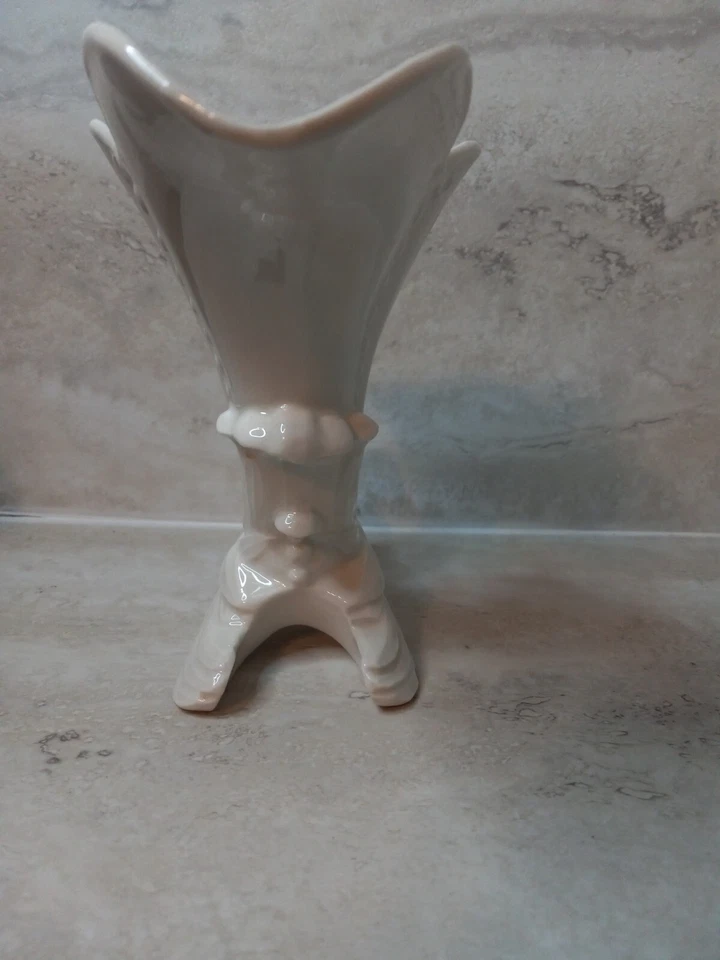 7" Fluted white OPALESCENT French Provincial Horn O Plenty Vase UNIQUE - Image 4 of 4