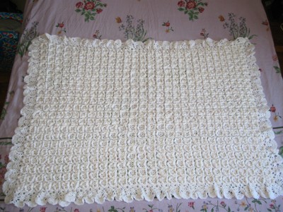 Petite Couverture Blanche Pour Lit Ou Berceau De Bebe Fait Main Au Crochet Ebay